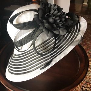 Plaza Suite New York Women’s Hat